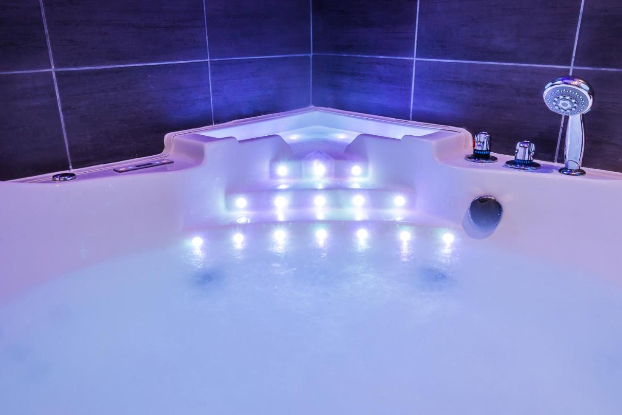 Escapade En Bord De Mer Avec Sauna Et Spa Prives บินิค ภายนอก รูปภาพ