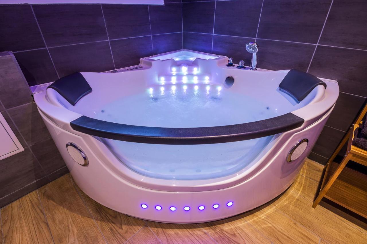 Escapade En Bord De Mer Avec Sauna Et Spa Prives บินิค ภายนอก รูปภาพ